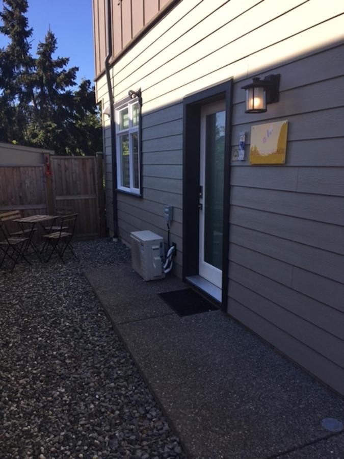 Mollys Cottage-The Suite On Vancouver Island Near Yyj Airport And The Wa And Bc Ferries North Saanich Exterior foto